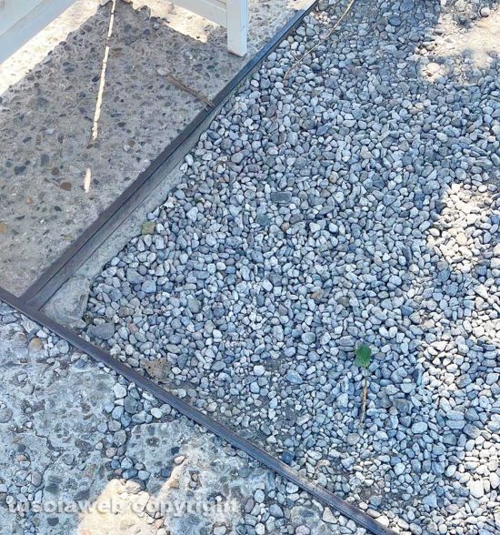 Viterbo - Valle Faul - Il lastrone mancante ricoperto con la ghiaia