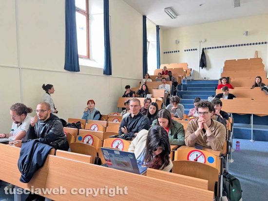Viterbo - Protesta delle tende - L'assemblea degli studenti