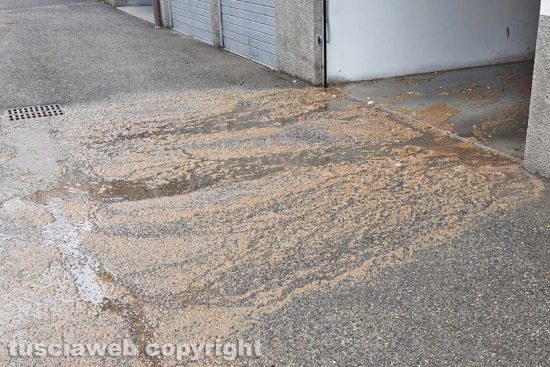 Viterbo - Il garage danneggiato in via Cassia nord