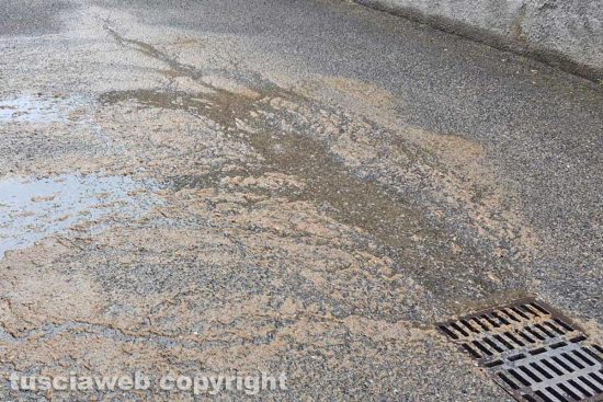 Viterbo - Il garage danneggiato in via Cassia nord