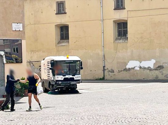 Viterbo - La spazzatrice in azione agli Almadiani