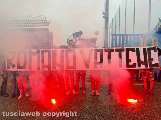 Viterbo - Il sit-in dei tifosi della curva nord
