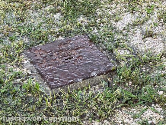 Pratogiardino Lucio Battisti sfalciato - Il chiusino ieri perdeva di nuovo acqua