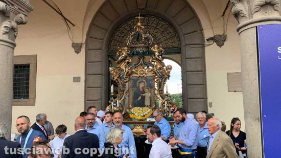 Viterbo - La pioggia blocca la macchina di Maria Santissima Liberatrice 