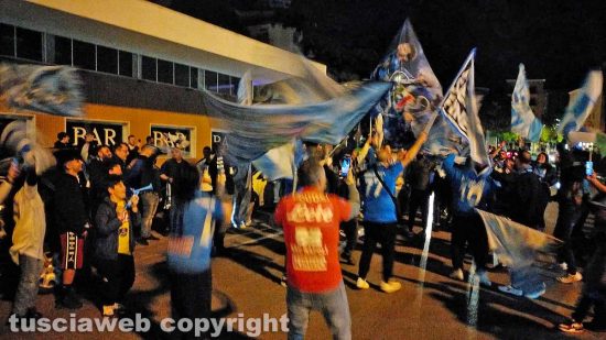 Viterbo - I tifosi in festa per lo scudetto a piazza de Sacrario