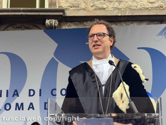 Viterbo - Unitus - Consegna diplomi a piazza san Lorenzo - Il rettore Ubertini