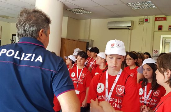 Terni - Un giorno in questura per 40 ragazzi del campus "Anch'io sono la Protezione Civile"
