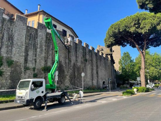 Viterbo - La pulizia delle mura