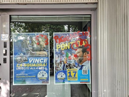 Le scritte fuori dalle sedi della Lega