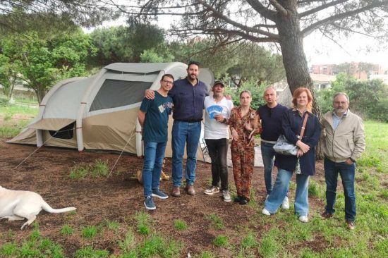 Viterbo - L'associazione "La Tuscia nel cuore" fa visita alla coppia che vive in tenda"