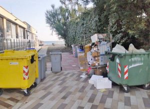 Cassonetti e immondizia a Montalto di Castro