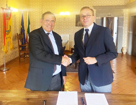 Bolsena - Prefetto e sindaco Dottarelli firmano l'accordo per il restauro della chiesa della Madonna del Giglio