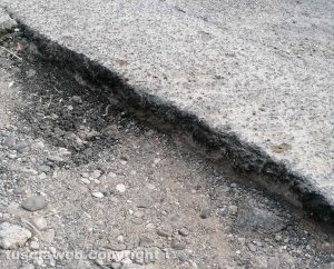 Viterbo - Degrado a via Monte Nevoso 