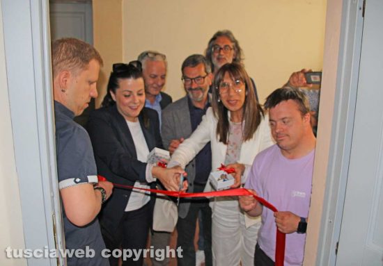 Viterbo - Taglio del nastro alla nuoca casa di Andrea e Alessandro