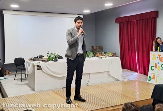 Bassano Romano - Il sindaco Emanuele Maggi allo spettacolo di fine anno dell’Iis Meucci