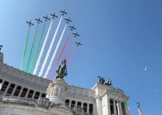 Roma - 2 Giugno - Frecce tricolori all'Altare dalla patria