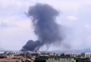 Roma - Palazzo in fiamme in zona Colli Aniene