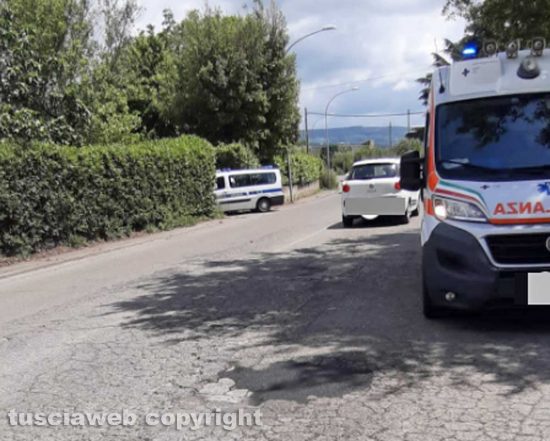 Viterbo - Cade col motorino a causa delle buche