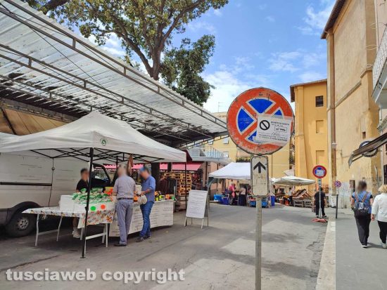 Civitavecchia - L'indicazione del lavori al mercato