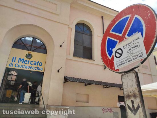 Civitavecchia - L'indicazione del lavori al mercato