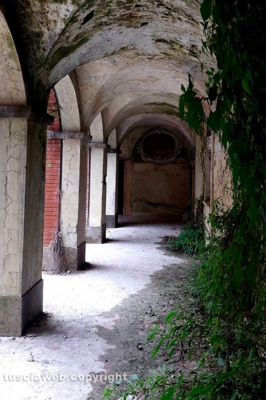 Orte - Incuria al convento di San Bernardino