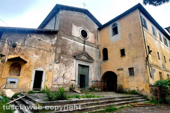 Orte - Incuria al convento di San Bernardino