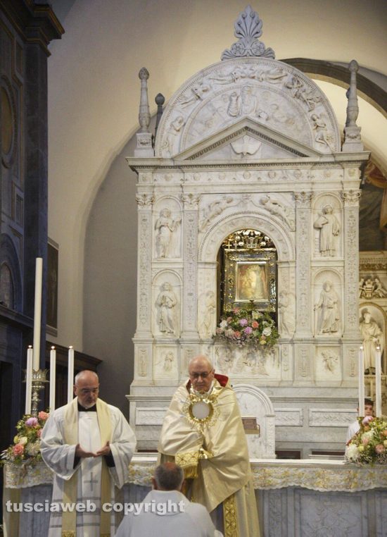 Viterbo - Corpus domini e infiorata alla Quercia