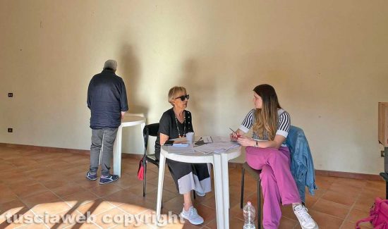 Viterbo - Primarie Pd - Il seggio di San Martino al Cimino