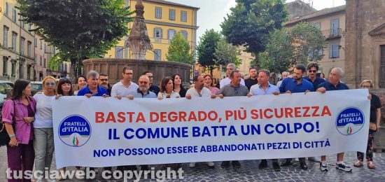 Viterbo - San Faustino - Flashmob Fratelli d'Italia