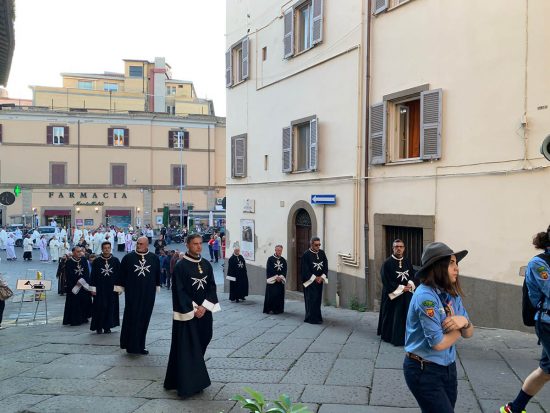 Viterbo - Una delegazione dei cavalieri di Malta alla celebrazione del Corpus domini