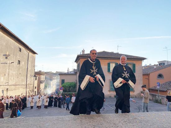Viterbo - Una delegazione dei cavalieri di Malta alla celebrazione del Corpus domini