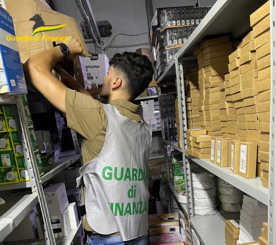 Viterbo - Guardia di finanza - Sequestrati un milione e 700mila articoli