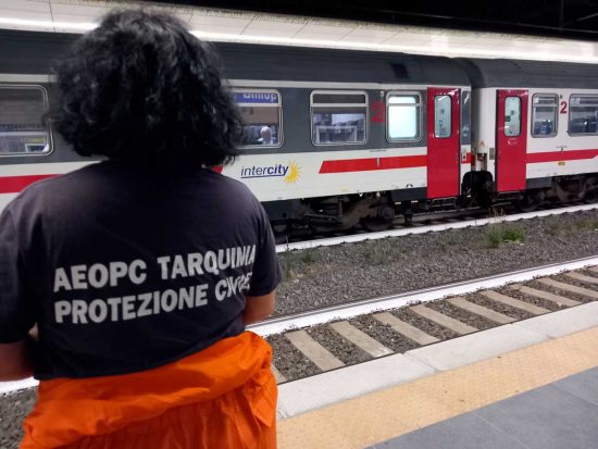 Ferrovia - Tarquinia - Disagi per i passeggeri bloccati ore sulla linea Roma-Pisa - Intervento della protezione civile