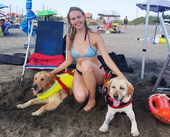 Montalto di Castro - 22 enne in difficoltà in mare, salvata dai cani bagnino