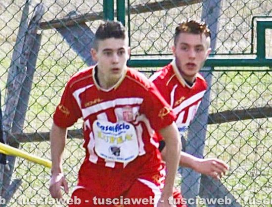 A sinistra Marco Costanzi con la maglia dell'Ortana