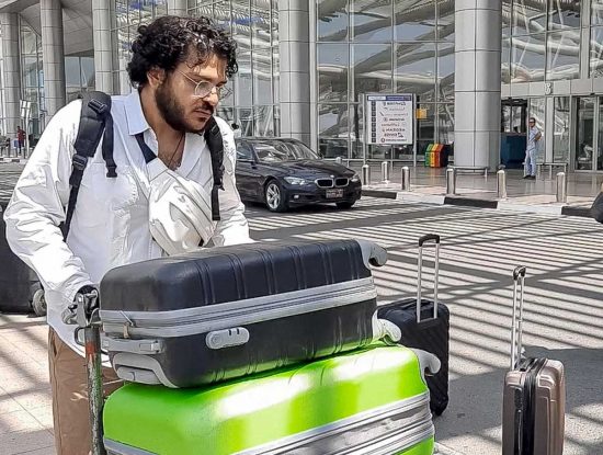 Cairo - Patrick Zaki all’aeroporto per tornare in Italia