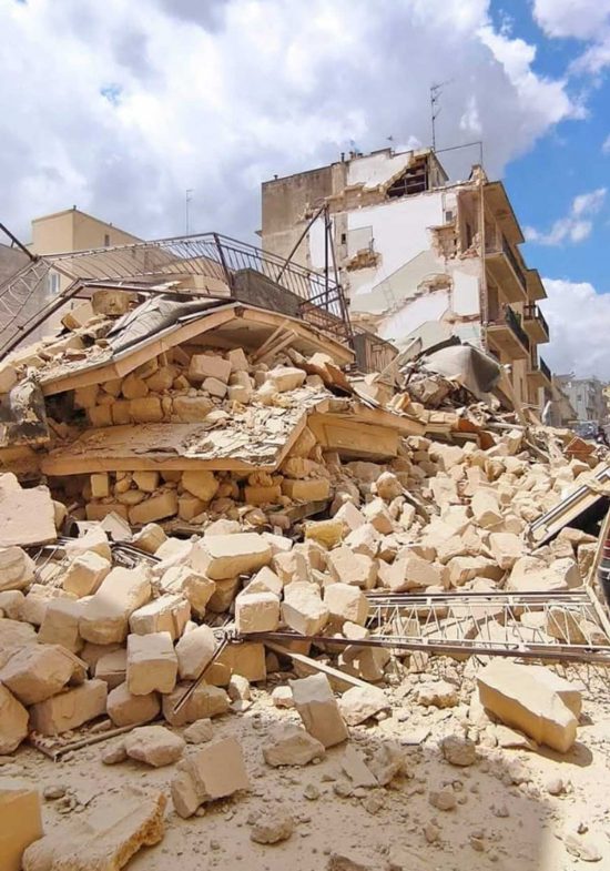 Matera - Crollo di una palazzina in centro