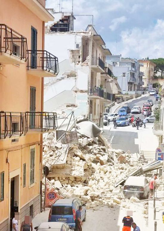 Matera - Crollo di una palazzina in centro