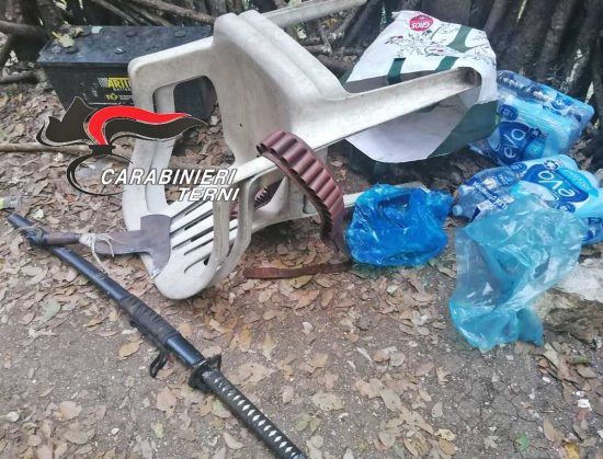 Terni - I bivacchi ritrovati nei boschi