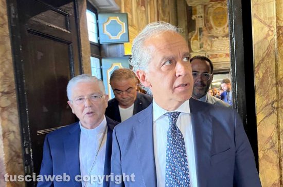 Viterbo - Il ministro dell’Interno Matteo Piantedosi col vescovo Orazio Francesco Piazza