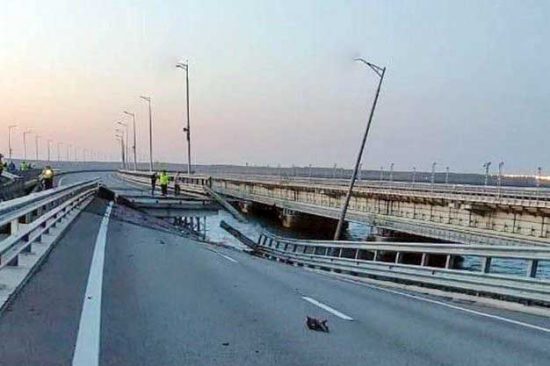 Guerra in Ucraina - Colpito il ponte di Crimea
