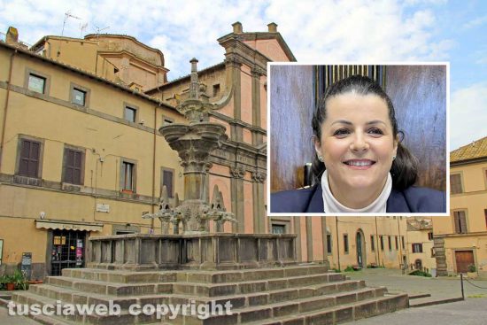 Viterbo - Piazza Fontana Grande deserta e nel riquadro la sindaca Chiara Frontini