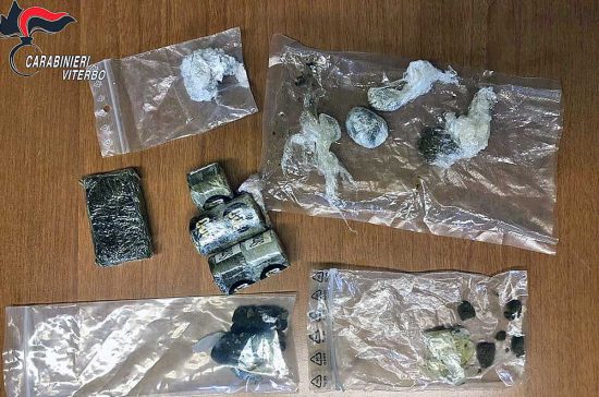 Viterbo - Carabinieri - La droga sequestrata