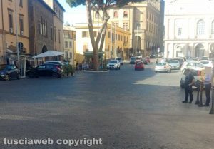 Viterbo - Centro storico deserto durante il periodo dei saldi