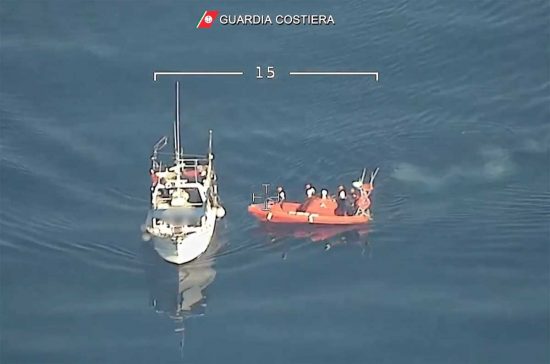 Guardia costiera - Controlli a una nave