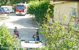 Viterbo - Via Tommaso Chinucci - Pezzi d’intonaco cadono dalla palazzina