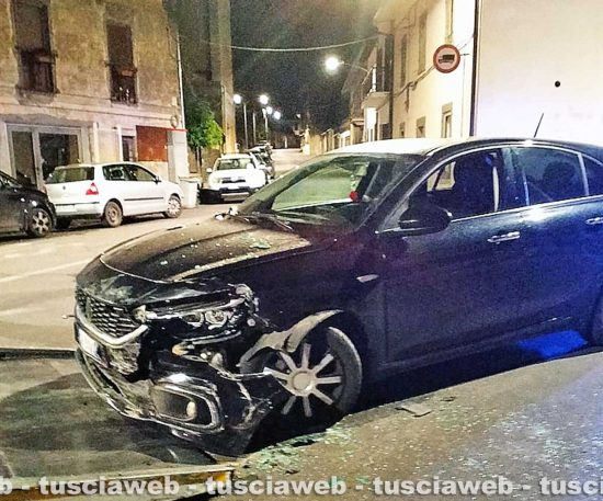 Viterbo - Scontro fra due auto a Grotte Santo Stefano