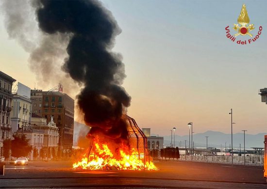 Napoli - L'opera la Venere degli stracci distrutta da un incendio