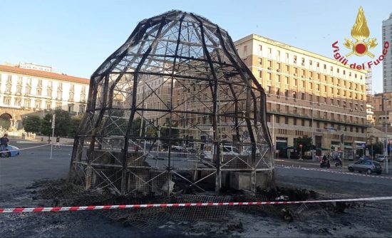 Napoli - L'opera la Venere degli stracci distrutta da un incendio