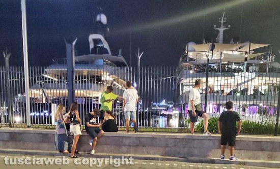 Civitavecchia - I fan che aspettano Jordan